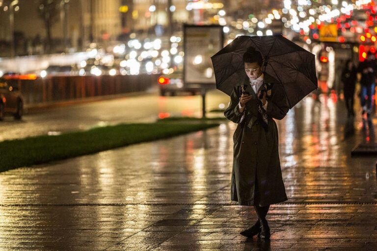 1500019666-9274|girl-drinking-coffee-and-talking-on-the-phone-outside-in-winter_153228-147