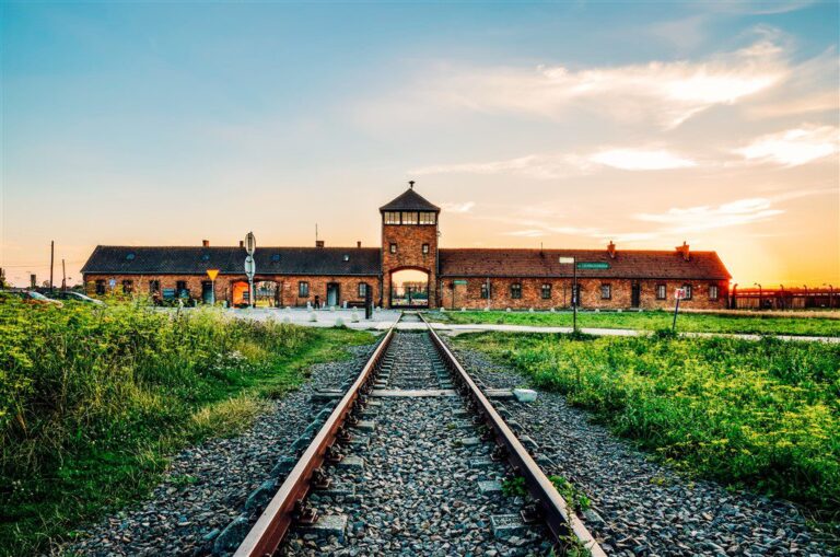 auschwitz-birkenau-tour-1