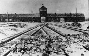 27 января 1945 года солдаты Красной Армии открыли ворота Освенцима