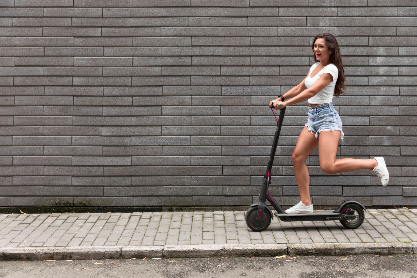 side-view-happy-woman-riding-electric-scooter|side-view-happy-woman-riding-electric-scooter