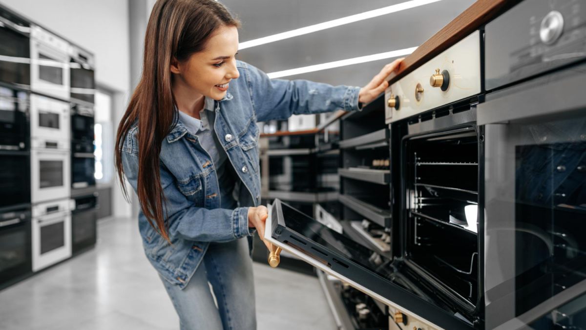 young_woman_looking_for_new_electric_oven_in_a_shopping_mall_1200x675